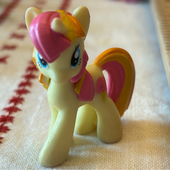 My Little Pony Lot of 4 Collectible Mini-Figures Kid's Toys Gifts - Picture 3 of 7